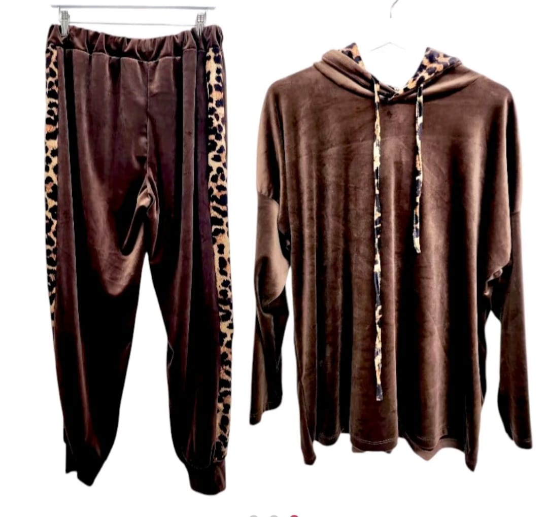 Women Velour Velvet Leopard Trim Loungewear Set - Remzs Fashion